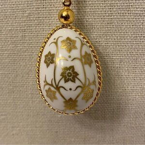 Vintage Franklin Mint Pendant Necklace Egg Gold Tone Trim 1978 Bisque Porcelain